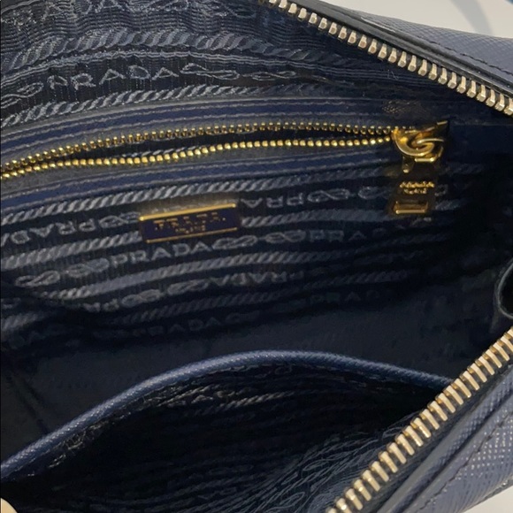 💯% Authentic Prada Navy Saffiano Crossbody Bag - Picture 3 of 13